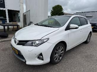 Auto incidentate Toyota Auris 1.8 AUTOMAAT Hybrid Executive 2013/8