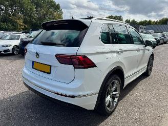 Schadeauto Volkswagen Tiguan 2.0 AUTOMAAT TSI 4Motion Highline Business R 2019/7