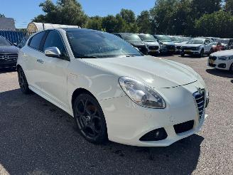 Vaurioauto  passenger cars Alfa Romeo Giulietta 2.0 JTDm Distinctive 2011/11