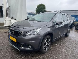 Vaurioauto  passenger cars Peugeot 2008 1.2 PureTech GT-line 2018/4