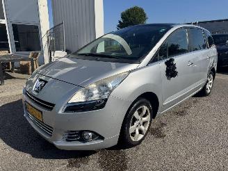 Vaurioauto  passenger cars Peugeot 5008 1.6 VTI Blue Lease 7p 2011/11