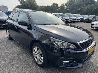 skadebil auto Peugeot 308 1.2 PureTech Blue Lease Executive 2018/7