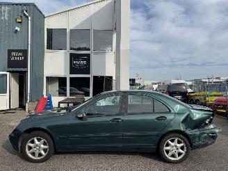 damaged passenger cars Mercedes C-klasse 180 Elegance 2001/1