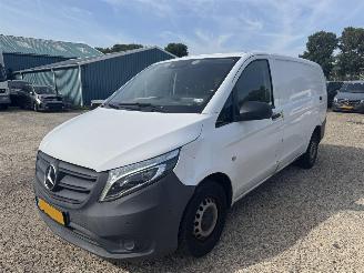 krockskadad bil bedrijf Mercedes Vito 110 CDI Functionaliteit Lang 2021/12