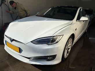 uszkodzony samochody osobowe Tesla Model S 75D Base 245 KW 2018/8