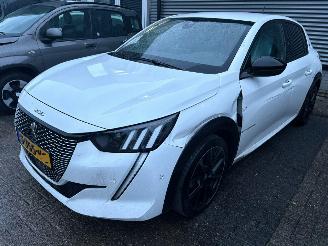 damaged passenger cars Peugeot e-208 EV GT 350 50 kWh 2023/5
