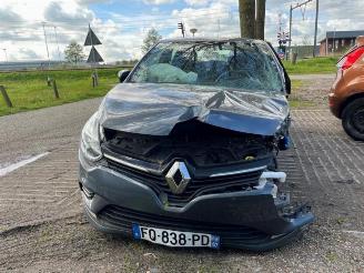 Uttjänta bilar auto Renault Clio  2020/4