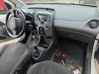 Peugeot 108 108, Hatchback, 2014 1.0 12V VVT-i picture 11
