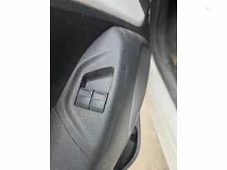 Peugeot 108 108, Hatchback, 2014 1.0 12V VVT-i picture 13