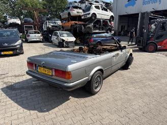 Coche siniestrado BMW 3-serie 3 serie (E30/2C), Cabrio, 1983 / 1993 325i 1987/5
