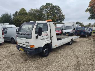 Schade bestelwagen Nissan Cabstar CABSTAR OPRIJWAGEN MTM 3500 KG !!! 1999/10