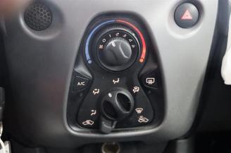 Peugeot 108 108, Hatchback, 2014 1.0 12V VVT-i picture 17