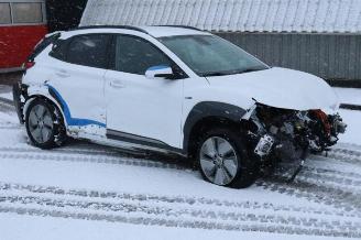 Coche siniestrado Hyundai Kona Kona (OS), SUV, 2017 / 2023 64 kWh 2020/12