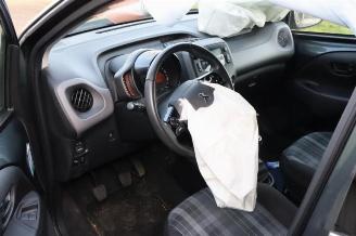 Peugeot 108 108, Hatchback, 2014 1.0 12V VVT-i picture 10