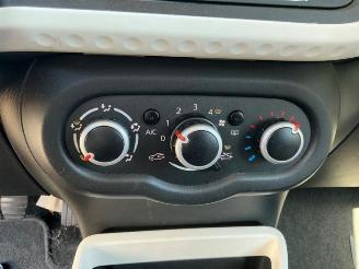 Renault Twingo Twingo III (AH), Hatchback 5-drs, 2014 1.0 SCe 70 12V picture 32