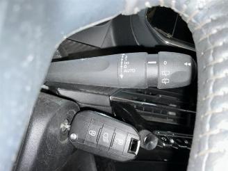 Peugeot 2008 2008 (UD/UK/UR/US/UX), MPV, 2019 1.2 VTi 12V PureTech 100 picture 26