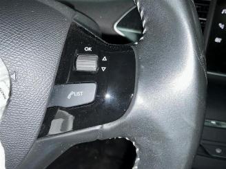 Peugeot 308 308 (L3/L8/LB/LH/LP), Hatchback 5-drs, 2013 / 2021 1.2 12V e-THP PureTech 110 picture 13