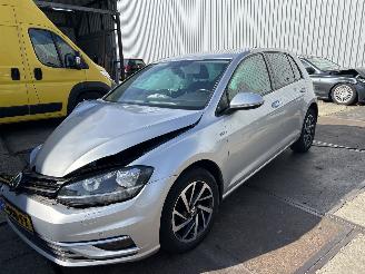 damaged passenger cars Volkswagen Golf 1.0 TSI TRENDLINE 2018/5