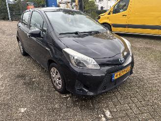 skadebil auto Toyota Yaris 1.5 Full Hybrid Aspiration 2013/6