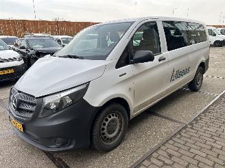 krockskadad bil auto Mercedes Vito e-VITO TOURER PRO L3 2019/7