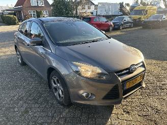 Voiture accidenté Ford Focus 1.0 ECOBOOST TITANIUM 2013/10