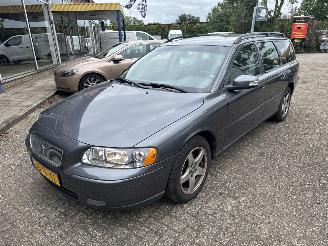 Avarii autoturisme Volvo V-70 2.4  Edition 1 2006/8
