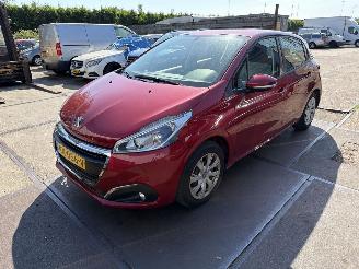 uszkodzony samochody osobowe Peugeot 208 1.2 Pure Tech Blue Lion 2017/12