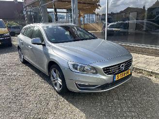 Coche accidentado Volvo V-60 2.4 D6 AWD PLUG IN HYBRID SUMMUM 2013/12
