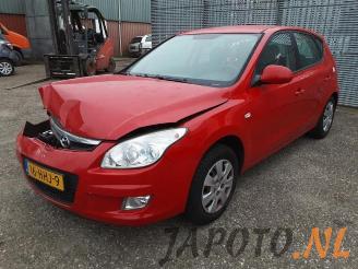 Coche siniestrado Hyundai I-30 i30 (FD), Hatchback, 2007 / 2011 1.4 CVVT 16V 2008/11