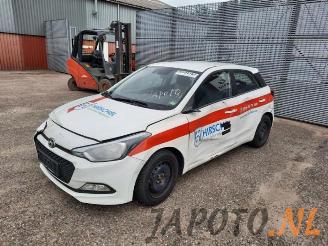 Coche siniestrado Hyundai I-20 i20 (GBB), Hatchback, 2014 / 2020 1.2i 16V 2015/7