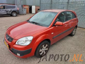 Coche siniestrado Kia Rio Rio II (DE), Hatchback, 2005 / 2011 1.4 16V 2008/4