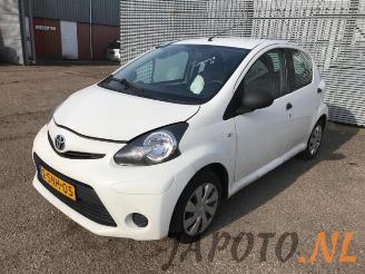 Vrakbiler auto Toyota Aygo Aygo (B10), Hatchback, 2005 / 2014 1.0 12V VVT-i 2013/11