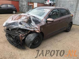 Coche siniestrado Hyundai I-20 i20 (GBB), Hatchback, 2014 / 2020 1.2i 16V 2015/12