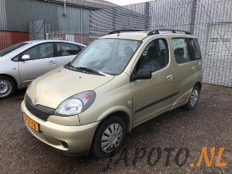 Coche siniestrado Toyota Yaris-verso Yaris Verso (P2), MPV, 1999 / 2005 1.3 16V 2001/1