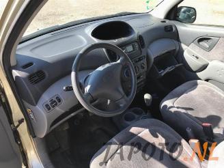 Toyota Yaris-verso  picture 12