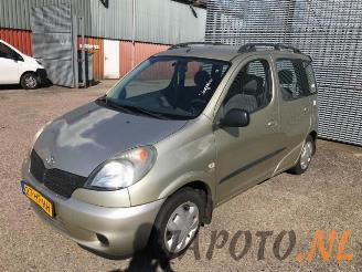 Coche siniestrado Toyota Yaris-verso Yaris Verso (P2), MPV, 1999 / 2005 1.5 16V 2001/10