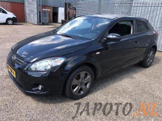 Coche siniestrado Kia Pro cee d Pro cee'd (EDB3), Hatchback 3-drs, 2008 / 2012 1.4 CVVT 16V 2010/8