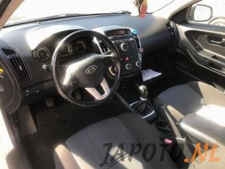 Kia Pro cee d Pro cee'd (EDB3), Hatchback 3-drs, 2008 / 2012 1.4 CVVT 16V picture 9