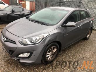 Coche siniestrado Hyundai I-30 i30 (GDHB5), Hatchback, 2011 1.6 CRDi 16V VGT 2012/5