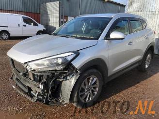 Vrakbiler auto Hyundai Tucson Tucson (TL), SUV, 2015 1.7 CRDi 16V 2WD 2016/4