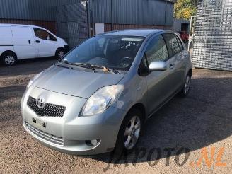 Coche siniestrado Toyota Yaris Yaris II (P9), Hatchback, 2005 / 2014 1.3 16V VVT-i 2006/5
