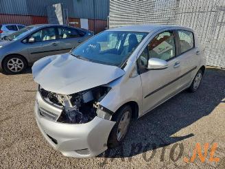 Vrakbiler auto Toyota Yaris Yaris III (P13), Hatchback, 2010 / 2020 1.0 12V VVT-i 2012/4