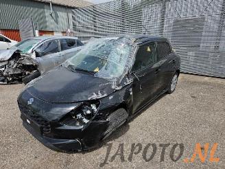 Coche siniestrado Suzuki Swift Swift (ZCE/ZDE), Hatchback 5-drs, 2023 1.2 VVT 12V Hybrid 2024/11