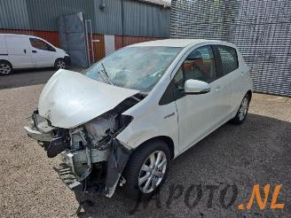 Vrakbiler auto Toyota Yaris Yaris III (P13), Hatchback, 2010 / 2020 1.5 16V Hybrid 2013/11