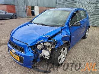 Coche siniestrado Chevrolet Aveo Aveo (300), Hatchback, 2006 / 2015 1.4 16V 2011/6