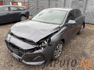 Vrakbiler auto Hyundai I-30 i30 Fastback (PDEBA/PEDBC), Liftback, 2017 1.0 T-GDI 12V 2019/6