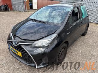 Uttjänta bilar auto Toyota Yaris Yaris III (P13), Hatchback, 2010 / 2020 1.5 16V Hybrid 2015/2