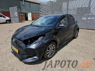 Coche siniestrado Toyota Yaris Yaris IV (P21/PA1/PH1), Hatchback, 2020 1.5 12V VVT-i 2021/5