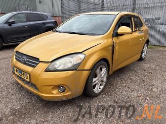 Coche siniestrado Kia Pro cee d Pro cee'd (EDB3), Hatchback 3-drs, 2008 / 2012 1.6 CVVT 16V 2008/3