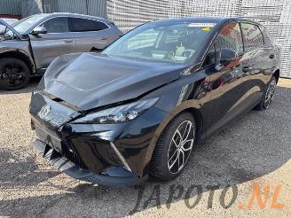 krockskadad bil auto MG MG4  2025/7